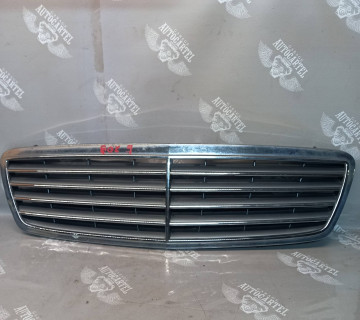 Решітка радіатора Mercedes C-class C220 W203 2.2CDI a2038800183, 21481017