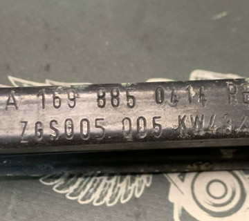 Кронштейн бампера правий mercedes w245 a1698850414