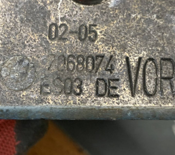 7068074 Петля дверей передньої правої BMW 5 серія E60/E61 2003-2009
