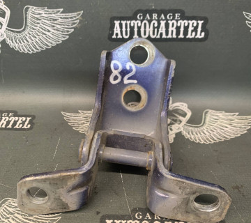 Петля дверки нижня ліва 6 2002-2007 (mazda 2100000617982