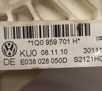 1q0959701h Моторчик склопідйомника лівий передній Volkswagen Golf 6 2008-2013