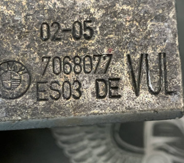 7068077 Петля двері передньої лівої BMW 5 серія E60/E61 2003-2009