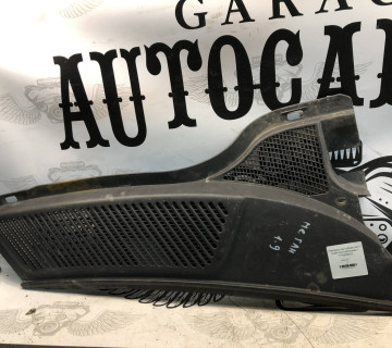 Накладка під лобове скло / Жабо Renault Scenic 1 7700838522