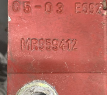 mr959412 Петля капоту двигуна Mitsubishi Colt 2004-2012